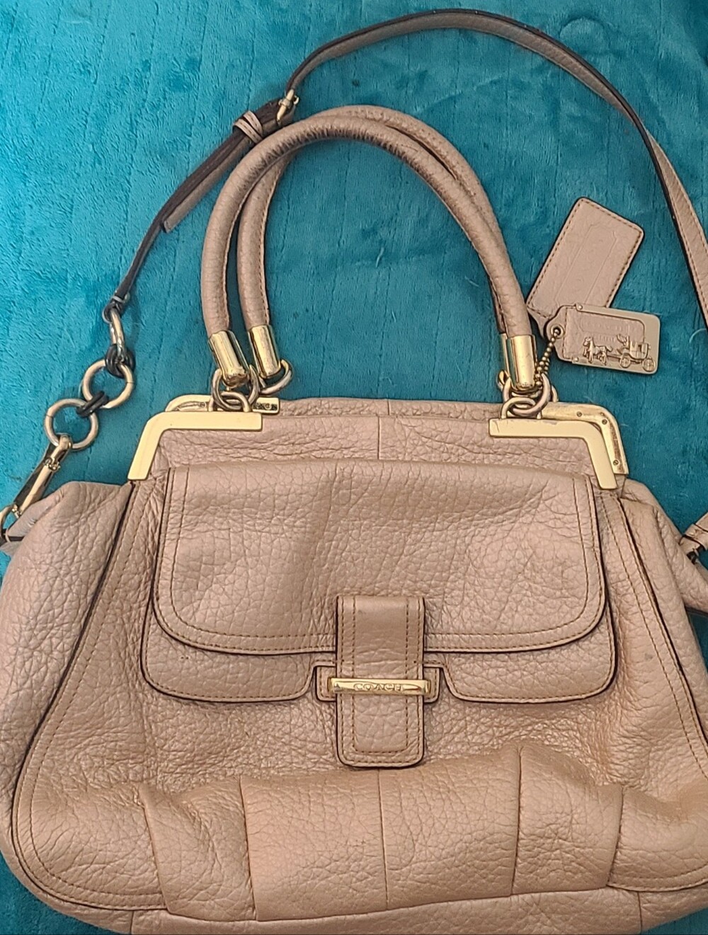 Coach bag in pink pearl color, In Previouly Owned Condition. - Picture 6 of 10